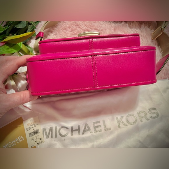 MICHAEL KORS HOT PINK RUNWAY CROSSBODY CAMERA BAG / STUDDED - Picture 9 of 16